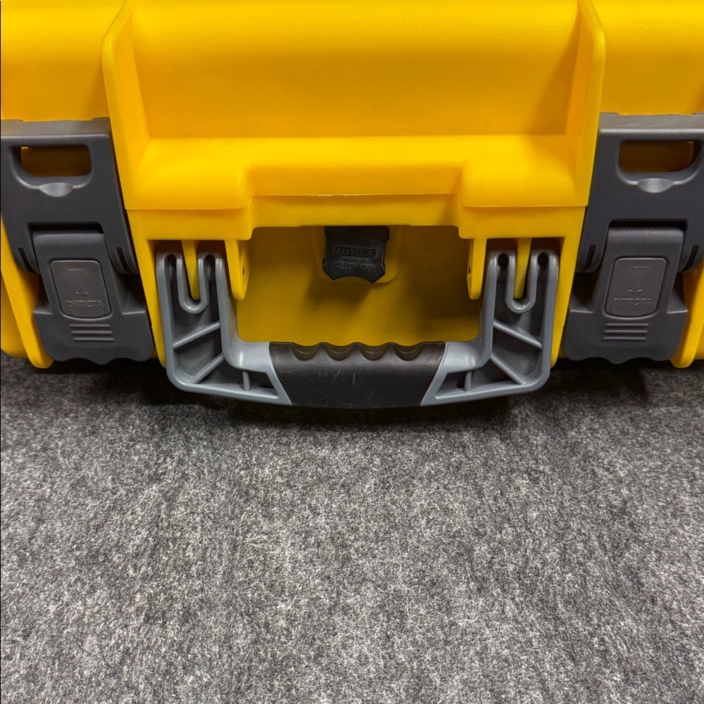 Invicta Bold Yellow Storage Case - Picture 5 of 6